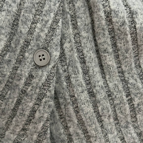 NWT REVOLVE & ANTHROPOLOGIE lovers COMMENSE soft button front shirt M khaki - Picture 3 of 8